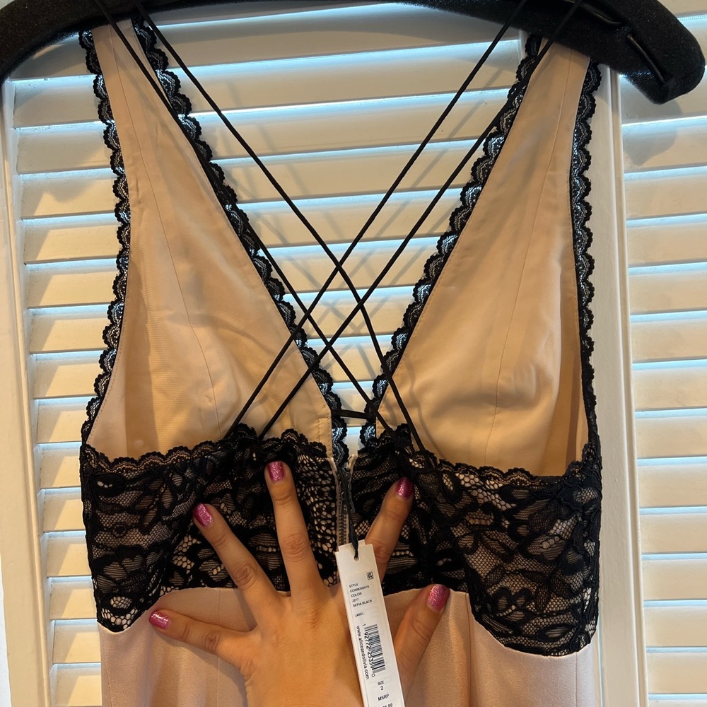 Satin and lace dress - Picture 10 of 12